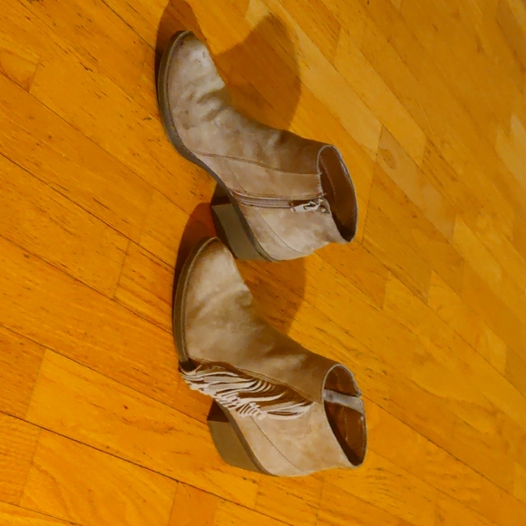 Cute booties with tassels - Picture 2 of 4